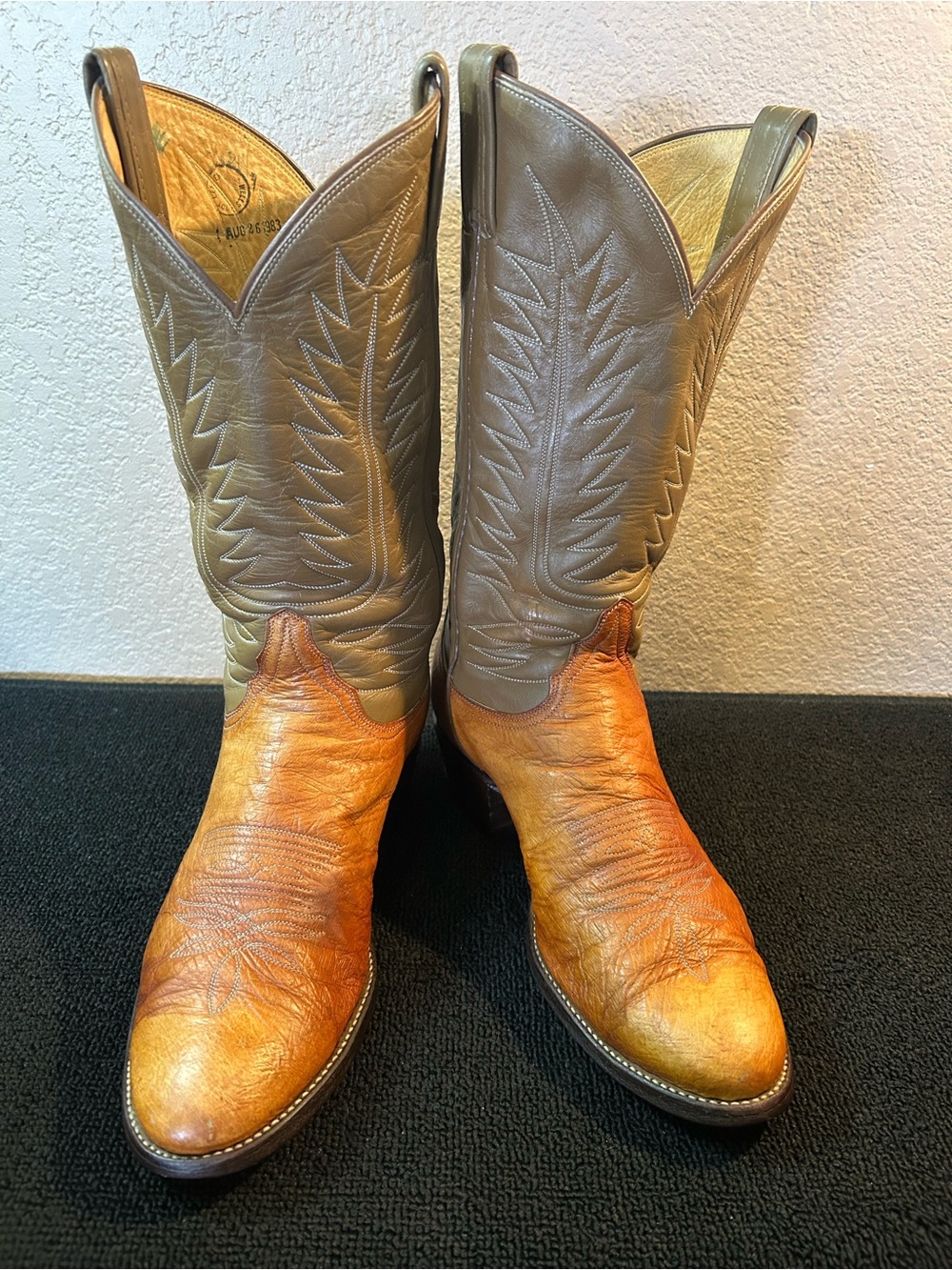 Vtg Tony Lama Men’s #8244. Two Tone Western Leather, Cognac Color Boots. 
9.5 D